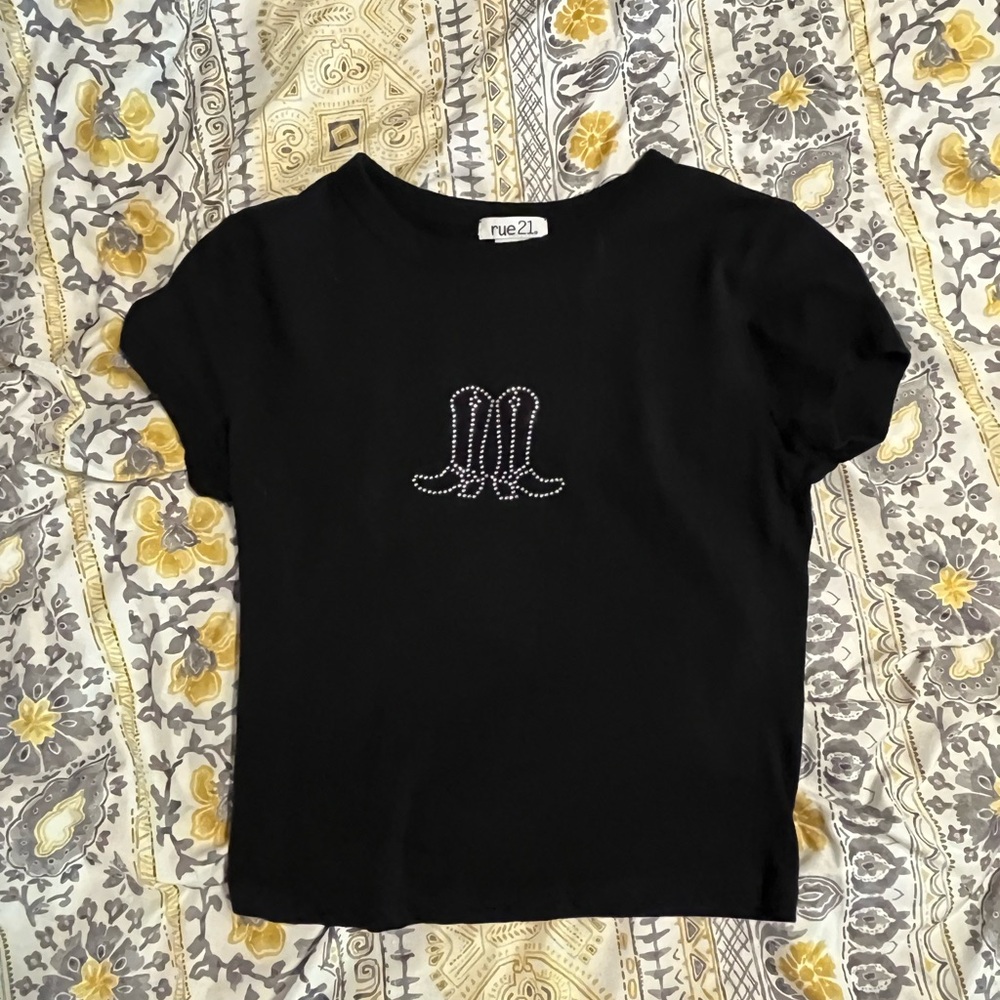 Rue21 Black Short Sleeve Tee with Minimalist Design